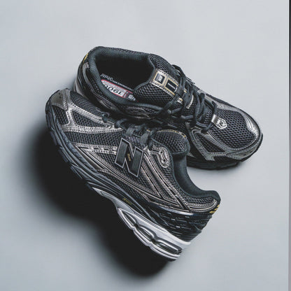 U1906 "Black/Silver